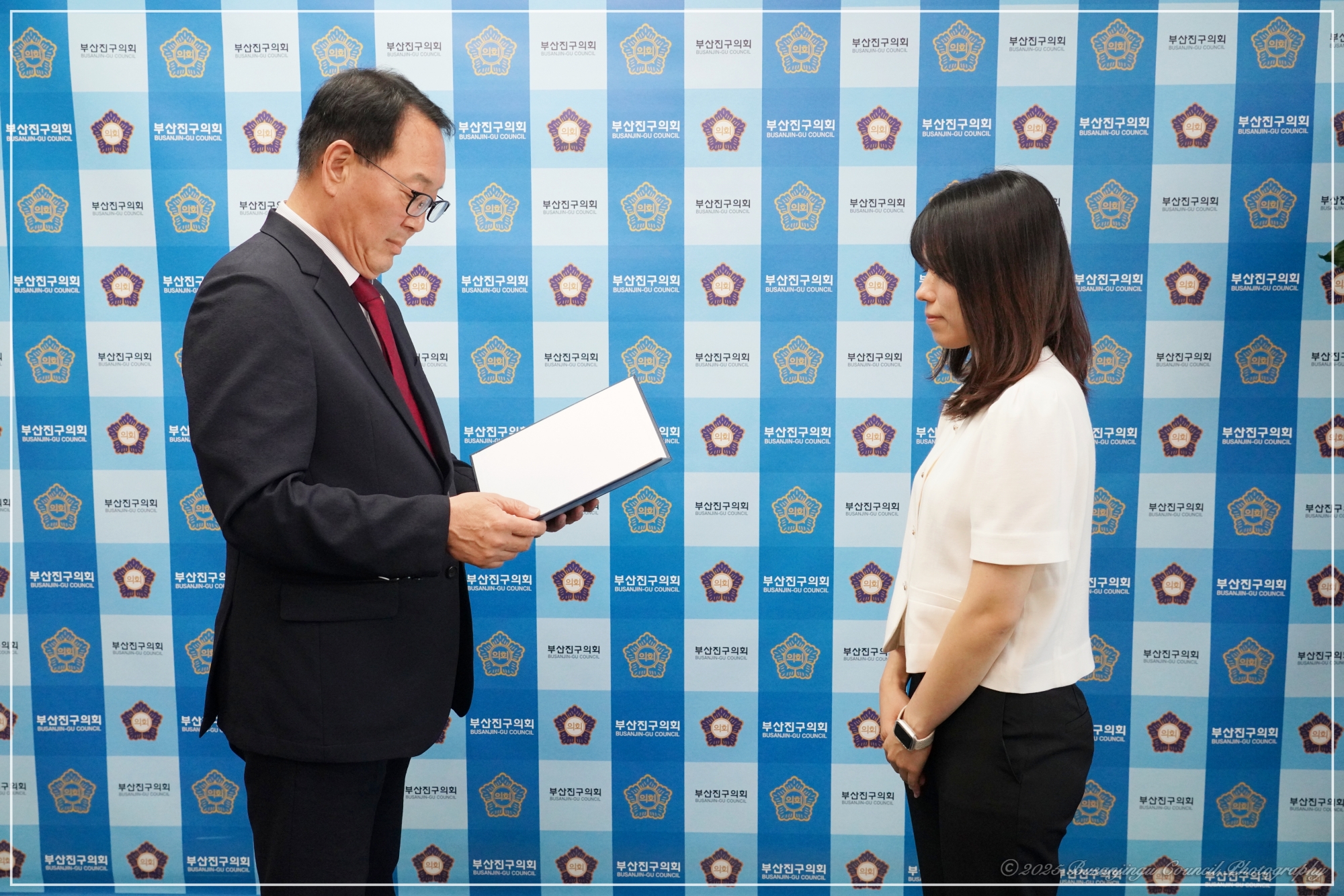부산진구의회 전입직원 임용장 수여식 1번째