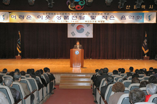 어려운 이웃 성품전달 및 작은음악회 1번째