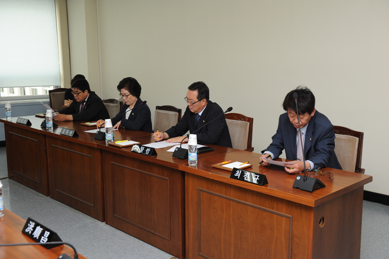 행정자치위원회 보건행정과 보고 청취 4번째