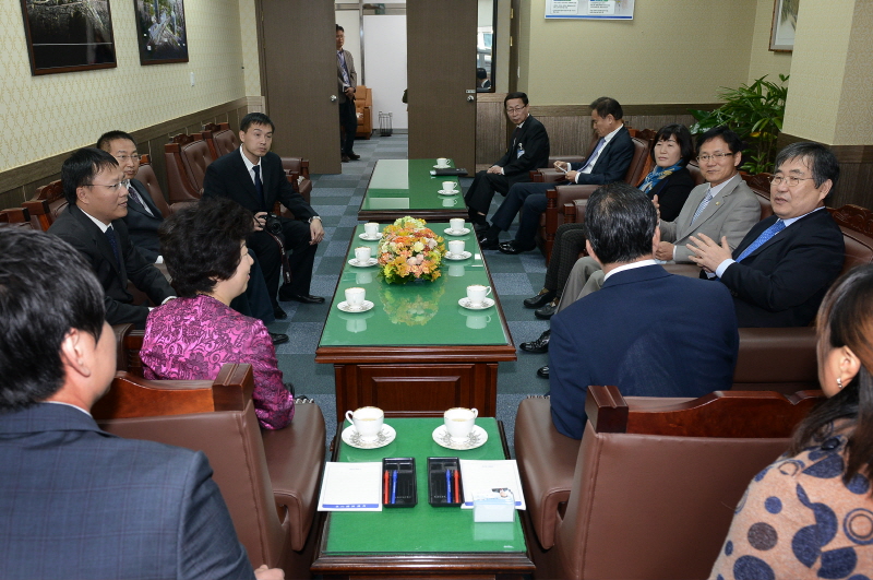 중국 북경시 서성구 대표단 영접 3번째