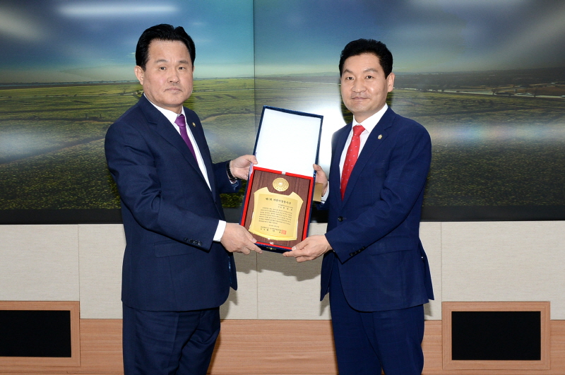 제7회 지방의정봉사상 3번째