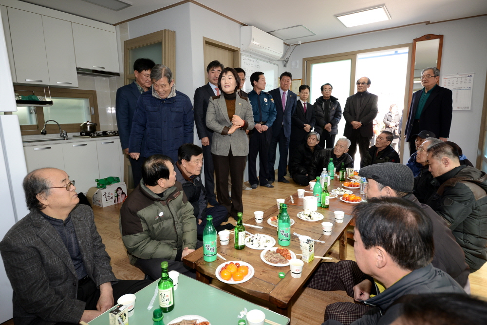 가야2동 중심.장수 경로당 개소식 4번째